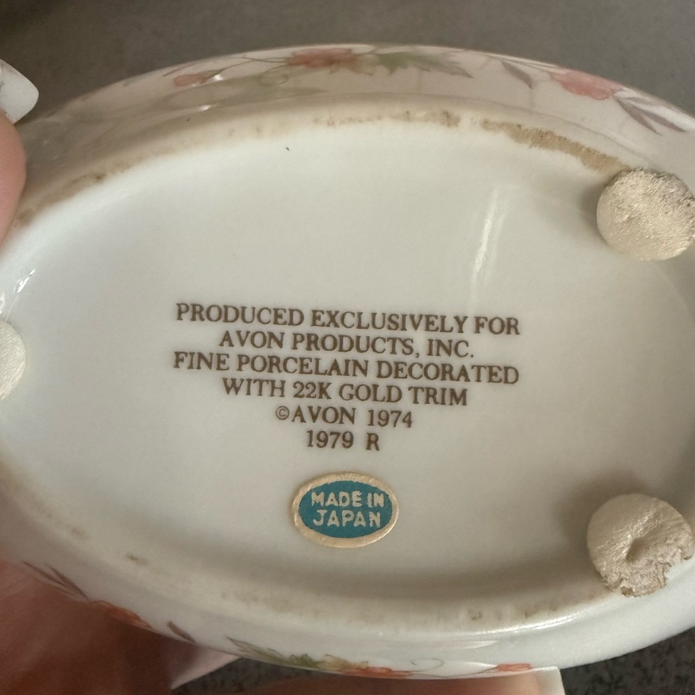 Avon Fine Porcelain with Gold Accents - Picture 6 of 6